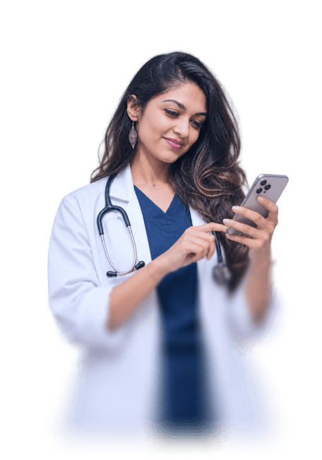 Doctor using SmrkoMed